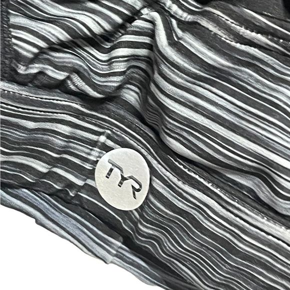 TYR Black/Gray Cross Back Sports Bra Large 10/12 - Picture 5 of 14